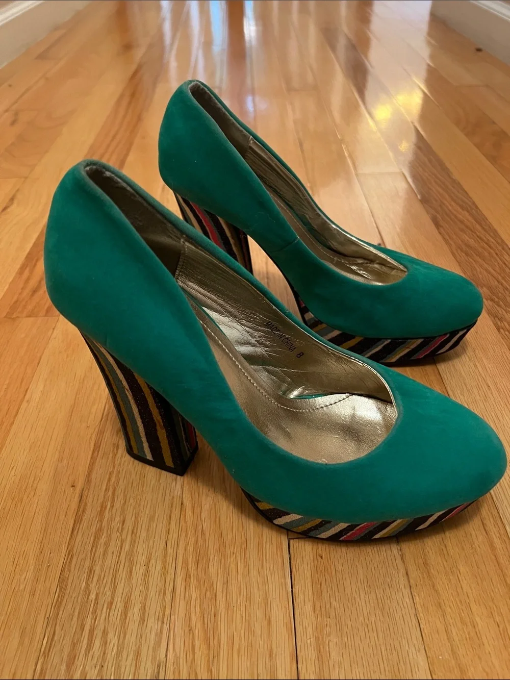 Stunning emerald green faux suede platform pumps by Cherish Size 8